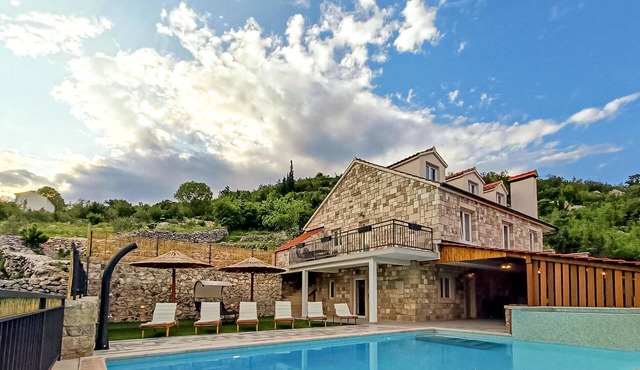 2 bedroom - loft home Srijane