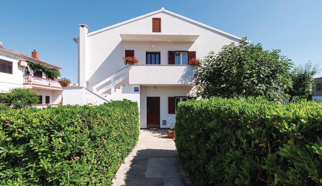 2 bedroom lovely apartment in Pag