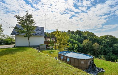 2 Bedroom Nice Home In Vinica Breg