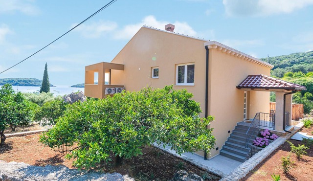 2 bedroom stunning apartment in Molunat
