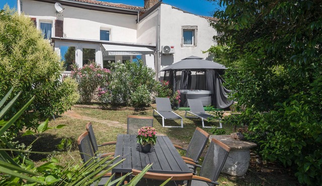 2 bedroom stunning home in Vizinada in Vizinada