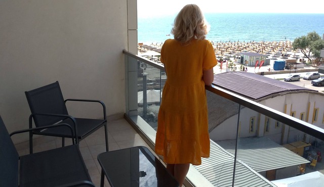 2 rooms apartment, max 5 adults, splendid view on the beach and the sea in Mamaia-Sat