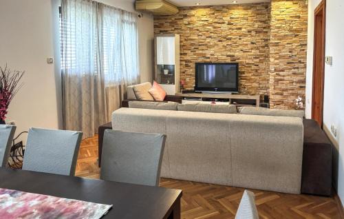 3 Bedroom Amazing Apartment In Kostrena