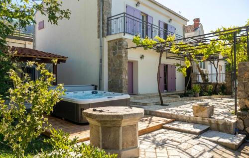 3 Bedroom Amazing Home In Crikvenica