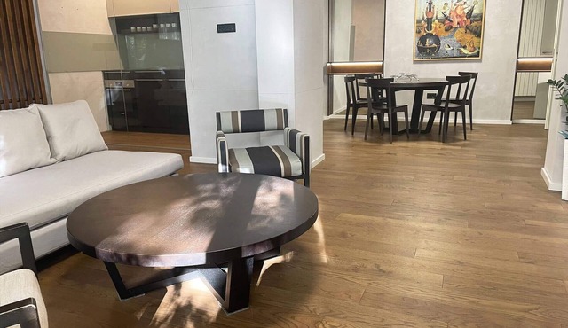 3-Bedroom Central Apartment with FREE Parking in Beograd