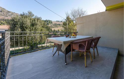 3 Bedroom Cozy Home In Kremena in Kremena