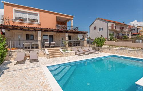 3 Bedroom Lovely Apartment In Vrpolje
