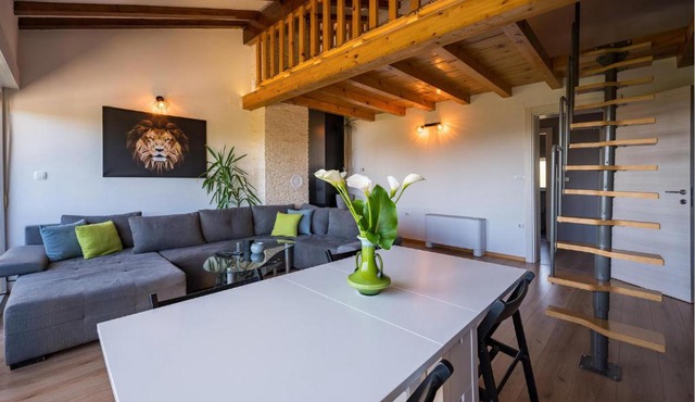 3 Bedroom Nice Apartment In Marinici