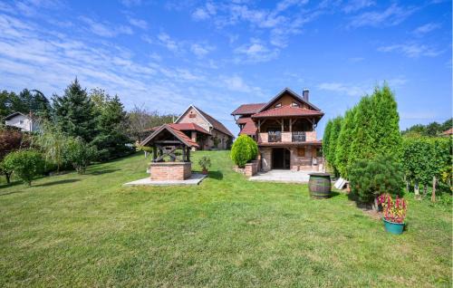 3 Bedroom Nice Home In Novi Marof