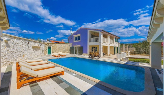 3 bedroom stunning home in Korusce