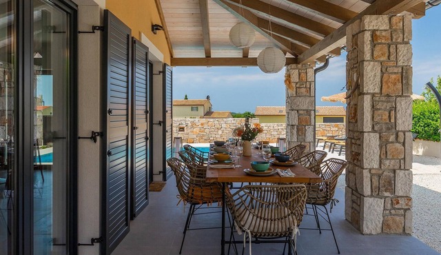 4 bedroom accommodation in Svetvincenat