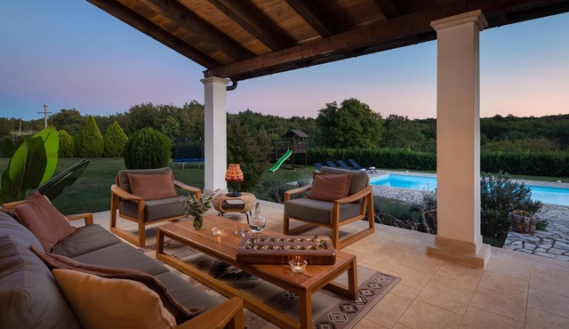 4 bedroom accommodation in Poropati