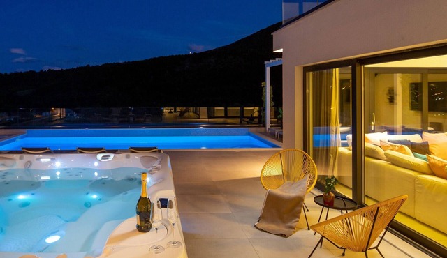 4 bedroom accommodation in Sinj in Sinj
