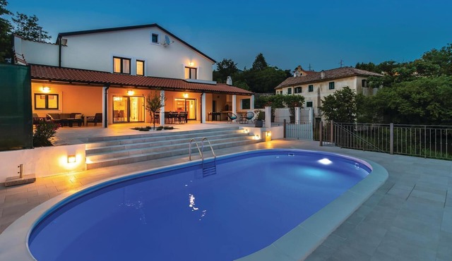 4 bedroom amazing home in Praputnjak