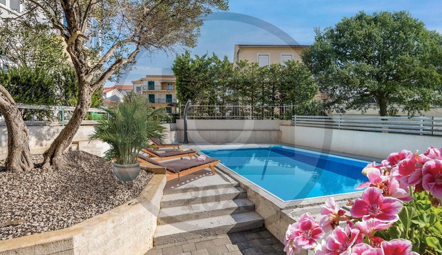 4 bedroom cozy apartment in Srima