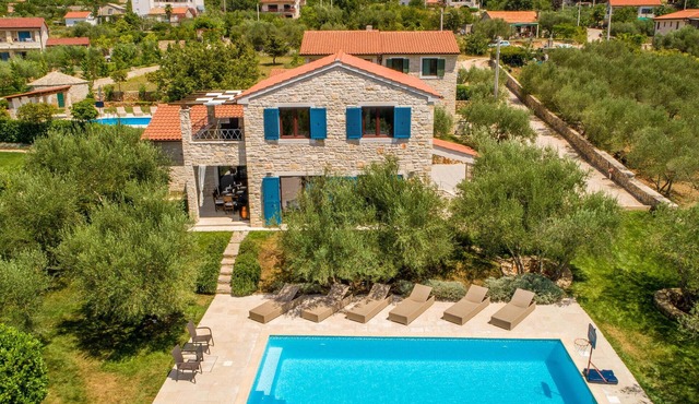 4 bedroom cozy home in Linardici