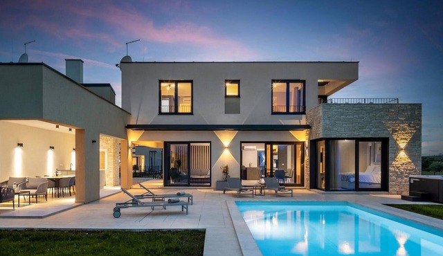 4 bedroom gorgeous home in Brtonigla