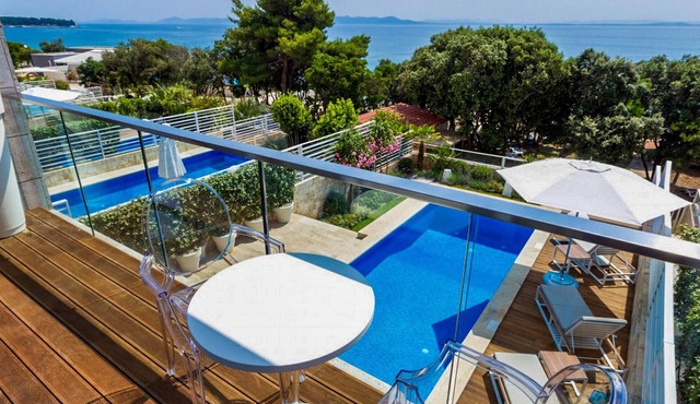 4 bedroom nice home in Petrcane