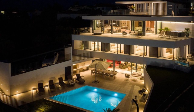 4 bedroom stunning home in Murter
