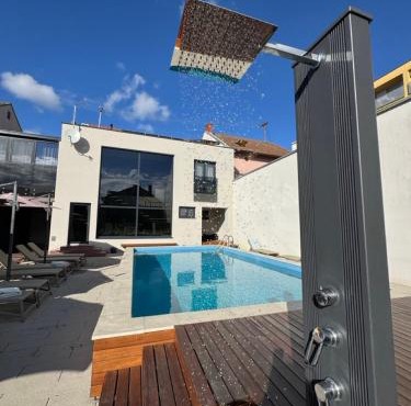 5 Crowns - Osijek - Free EV - Self check in - Pool