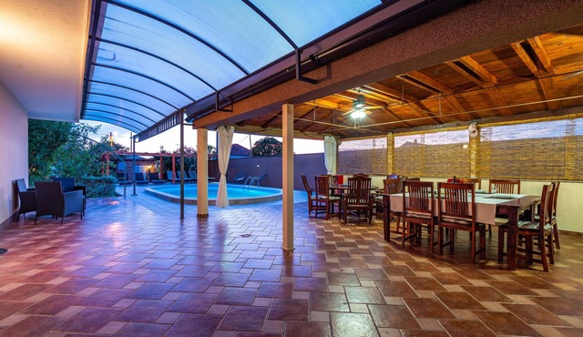 6 bedroom accommodation in Galovac