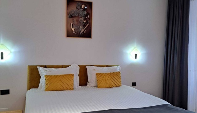 6-bedroom bed & breakfast in charming Brașov with WiFi in Brașov