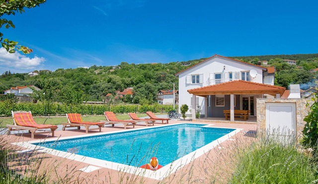 6 bedroom cozy home in Prolozac