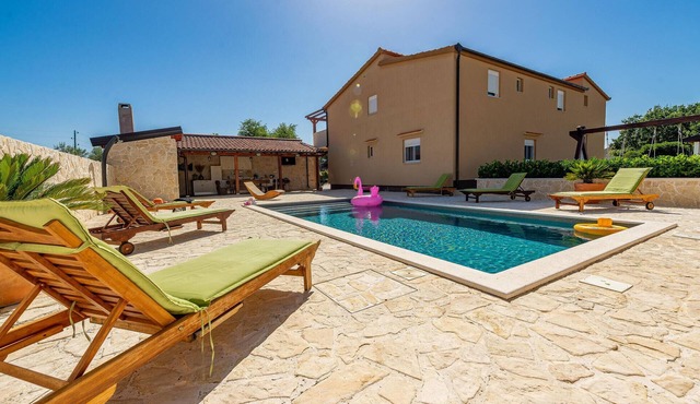 6 bedroom gorgeous home in Galovac