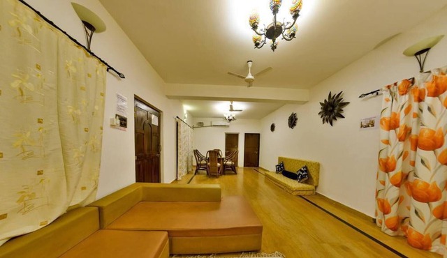 6bhk Villa With Private Pool and Fountain in Parra