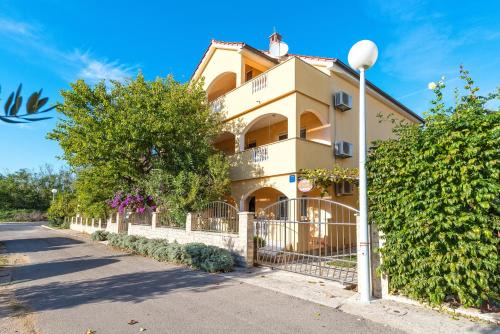 7 bedrooms house with private pool enclosed garden and wifi at Sabunike