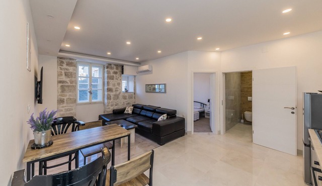 A 2 - spacious apt on seafront with the sea view