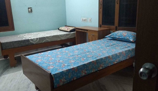 A Comfortable Home Away From your Loving Home in Lowercamp
