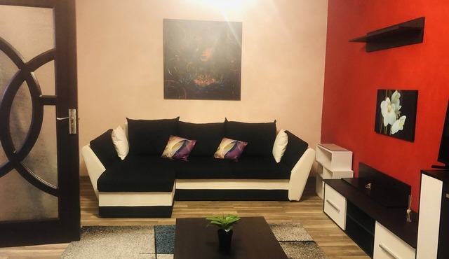A cute apartment, new remodeled, in a quiet area,3 min from the Metro , Sleep 4 in Bucuresti