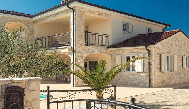A lovely holiday house close to the beach in Krk