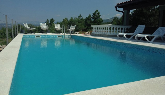 A peaceful villa with own pool and a great sea view