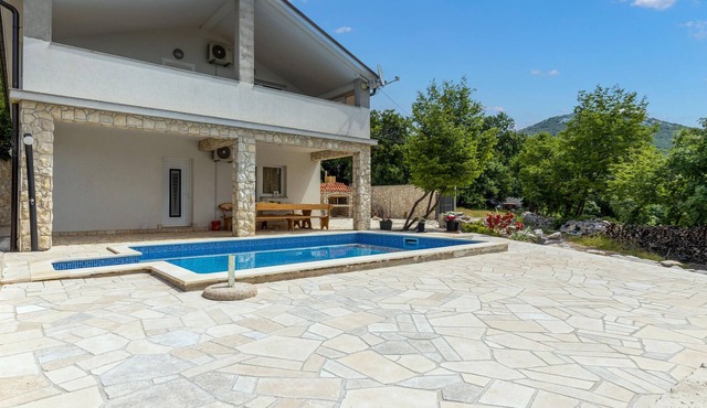 A simple but particularly lovingly furnished cottage in Bater, a village with few houses and surroun in Ledenice