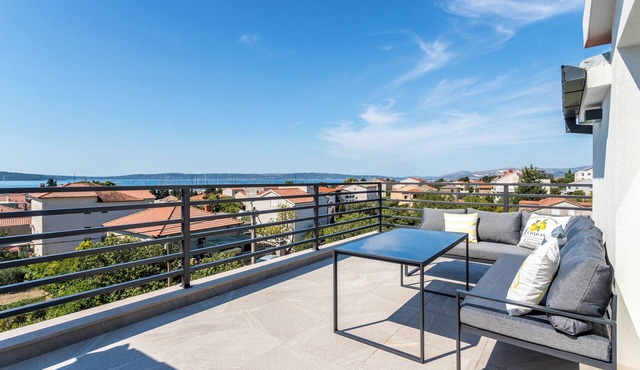 A2 luxury apartment near beach with big terrace and the sea view in Kaštel Gomilica