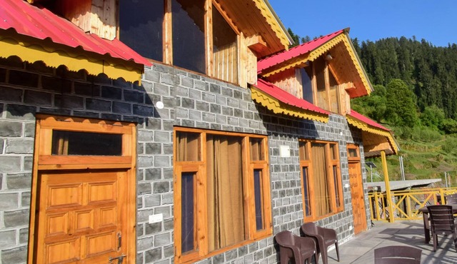 Abhishek Homestay Duplex: Experience Comfort and Scenic Bliss in Shoja in Shoja