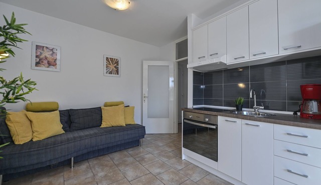 Adela II One-bedroom Apartment with Balcony