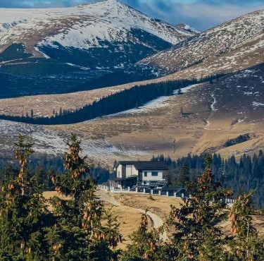 Alpine Blu - Horezu - Varful lui Roman - Sauna, Hot Tub & Gym in Horezu