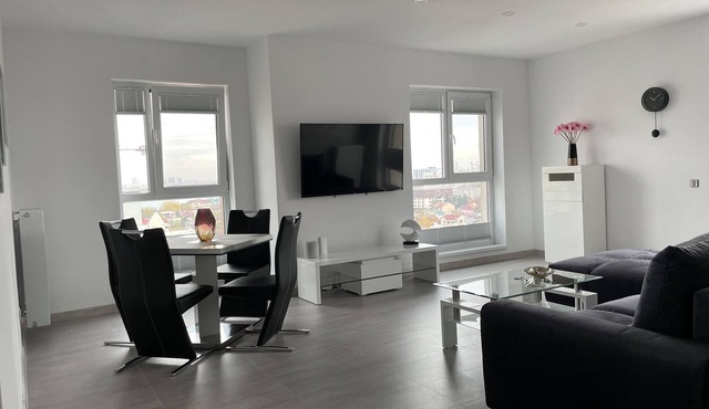Amazing 4 Room apartment close to the center in București