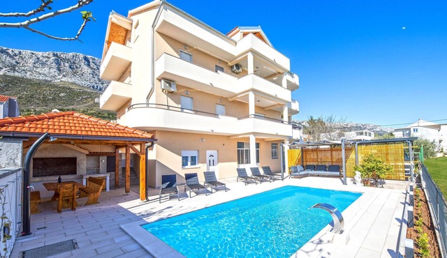 Amazing apartment in Kastel Gomilica