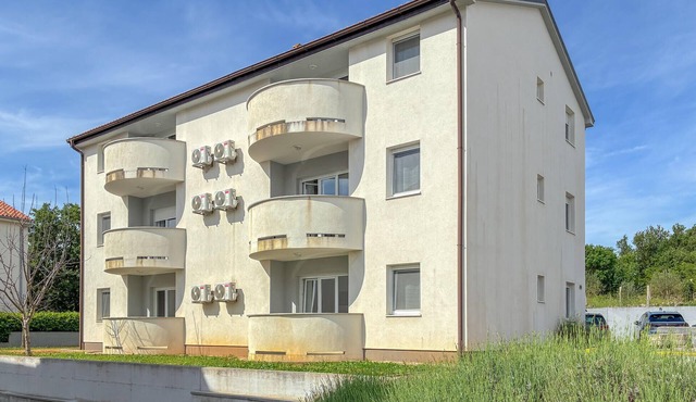 Amazing apartment in Cizici with house sea view