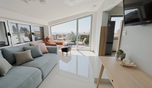 Amazing August in Luxury Sea-View Stay