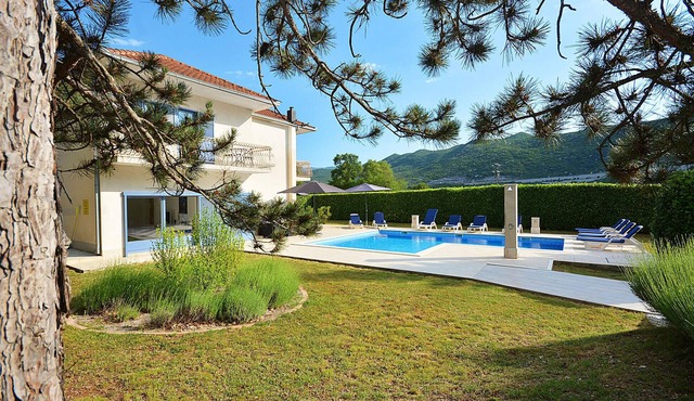 Amazing home in Bisko with private swimming pool, can be inside or outside
