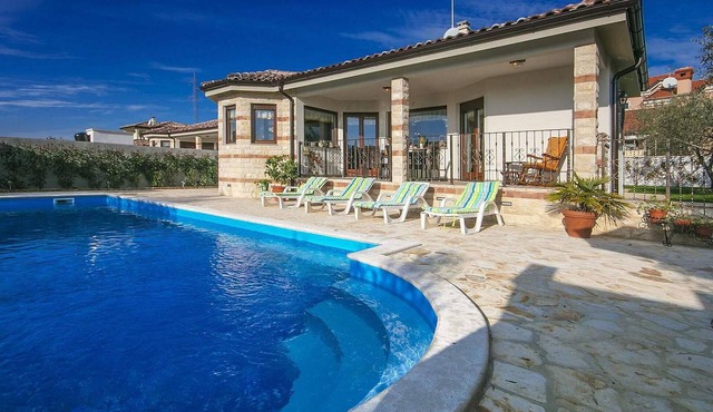 Amazing home in Buje with WiFi