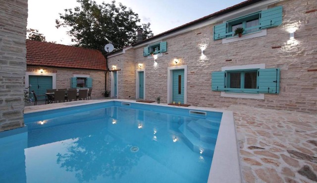 Amazing home in Donje Rastane