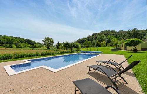 Amazing Home In Donja Pacetina