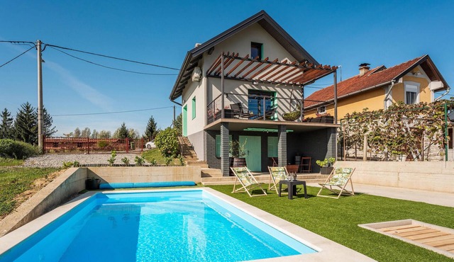 Amazing home in Gornje Plavnice