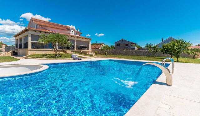 Amazing home in Gornje Rastane